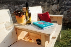 Dvojkreslo so stolíkom