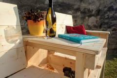 Dvojkreslo so stolíkom