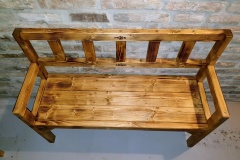 Lavička s operadlom 01/2021