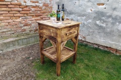 Stolík do vinotéky