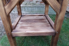 Stolík do vinotéky